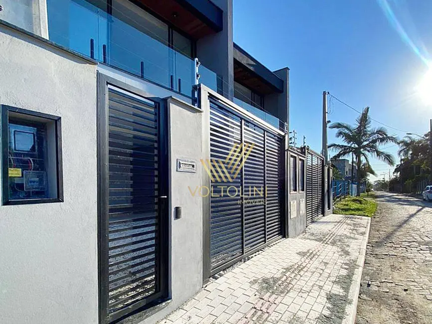 Foto 2 de Casa com 3 quartos à venda, 150m2 em Balneario Picarras - SC