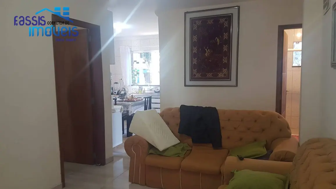 Casa com 3 quartos à venda, 90m2 em São Dimas, Colombo - PR - imagem 3 Foto 3 de Casa com 3 quartos à venda, 90m2 em São Dimas, Colombo - PR
