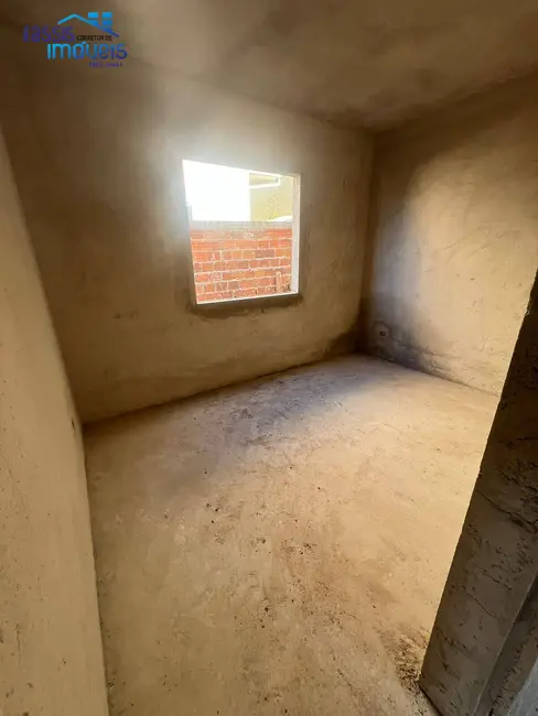 Casa com 3 quartos à venda, 59m2 em Campina do Arruda, Almirante Tamandare - PR - imagem 4 Foto 4 de Casa com 3 quartos à venda, 59m2 em Campina do Arruda, Almirante Tamandare - PR