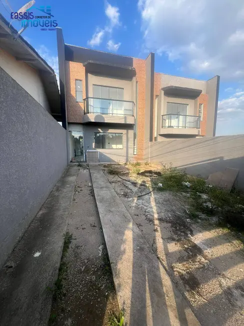 Foto 2 de Sobrado com 3 quartos à venda, 81m2 em Guarani, Colombo - PR