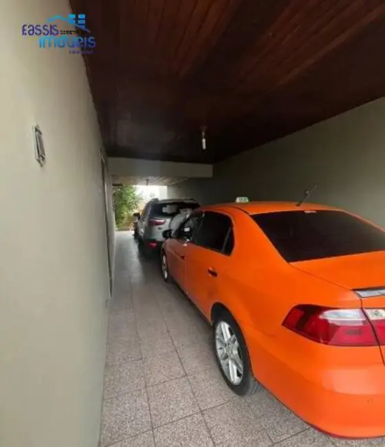 Casa com 4 quartos à venda, 182m2 em Guarani, Colombo - PR - imagem 8 Foto 8 de Casa com 4 quartos à venda, 182m2 em Guarani, Colombo - PR