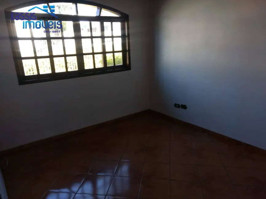 Casa com 4 quartos à venda, 182m2 em Guarani, Colombo - PR - imagem 3 Foto 3 de Casa com 4 quartos à venda, 182m2 em Guarani, Colombo - PR