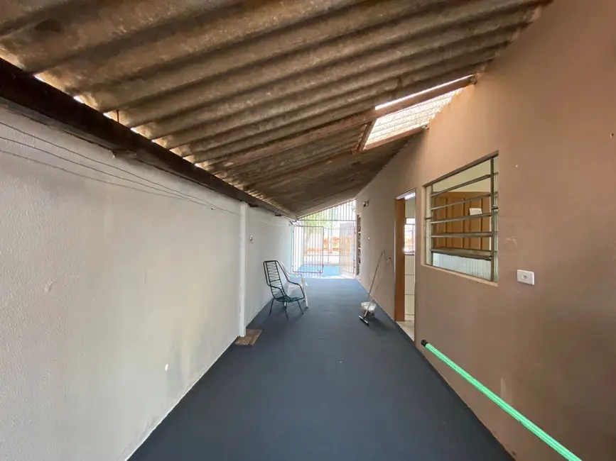 Casa com 3 quartos à venda, 300m2 em Helena, Londrina - PR - imagem 2 Foto 2 de Casa com 3 quartos à venda, 300m2 em Helena, Londrina - PR