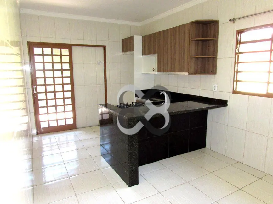 Casa com 3 quartos à venda, 300m2 em Leonor, Londrina - PR - imagem 5 Foto 5 de Casa com 3 quartos à venda, 300m2 em Leonor, Londrina - PR
