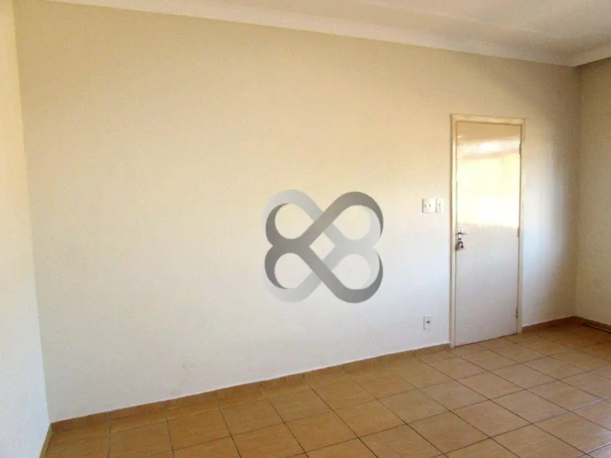 Casa com 3 quartos à venda, 300m2 em Leonor, Londrina - PR - imagem 8 Foto 8 de Casa com 3 quartos à venda, 300m2 em Leonor, Londrina - PR