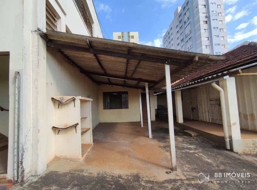 Sobrado com 3 quartos à venda, 562m2 em Centro, Londrina - PR - imagem 7 Foto 7 de Sobrado com 3 quartos à venda, 562m2 em Centro, Londrina - PR