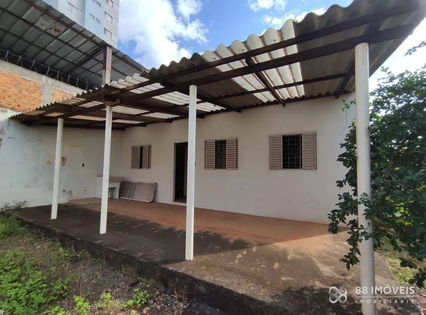 Sobrado com 3 quartos à venda, 562m2 em Centro, Londrina - PR - imagem 5 Foto 5 de Sobrado com 3 quartos à venda, 562m2 em Centro, Londrina - PR