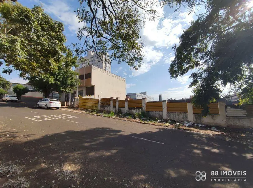 Sobrado com 3 quartos à venda, 562m2 em Centro, Londrina - PR - imagem 4 Foto 4 de Sobrado com 3 quartos à venda, 562m2 em Centro, Londrina - PR