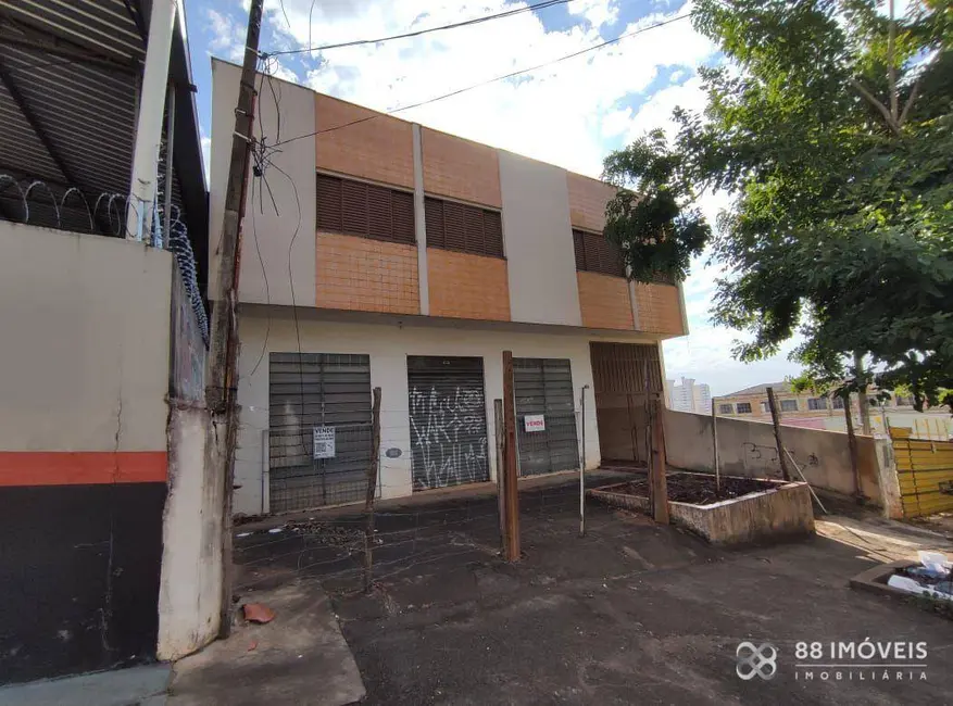 Sobrado com 3 quartos à venda, 562m2 em Centro, Londrina - PR - imagem 2 Foto 2 de Sobrado com 3 quartos à venda, 562m2 em Centro, Londrina - PR