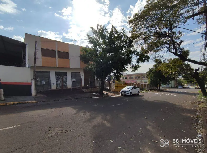Sobrado com 3 quartos à venda, 562m2 em Centro, Londrina - PR - imagem 3 Foto 3 de Sobrado com 3 quartos à venda, 562m2 em Centro, Londrina - PR
