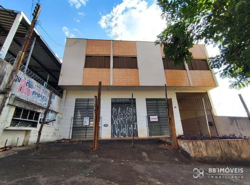 Sobrado com 3 quartos à venda, 562m2 em Centro, Londrina - PR - imagem 1 Foto 1 de Sobrado com 3 quartos à venda, 562m2 em Centro, Londrina - PR