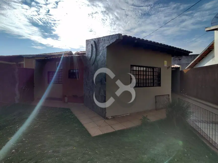 Foto 2 de Casa com 3 quartos à venda, 300m2 em Rolandia - PR