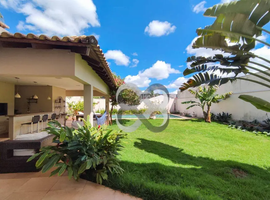 Foto 3 de Sobrado com 4 quartos à venda, 600m2 em Tucano, Londrina - PR