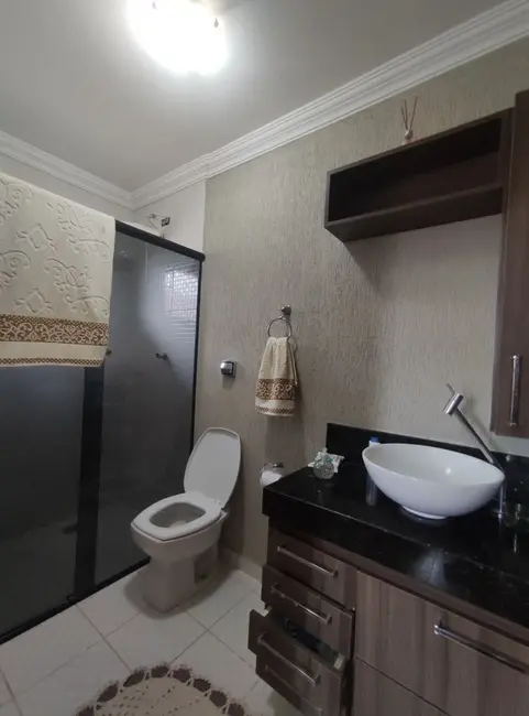 Sobrado com 4 quartos à venda, 306m2 em Jardim Continental, Londrina - PR - imagem 9 Foto 9 de Sobrado com 4 quartos à venda, 306m2 em Jardim Continental, Londrina - PR