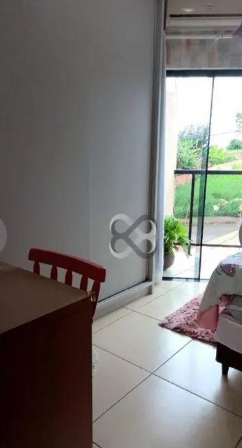 Foto 3 de Casa com 3 quartos à venda, 250m2 em Residencial Loris Sahyun, Londrina - PR