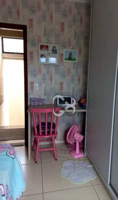 Foto 4 de Casa com 3 quartos à venda, 250m2 em Residencial Loris Sahyun, Londrina - PR