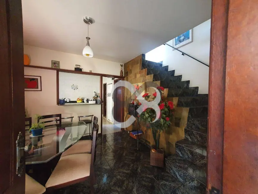 Foto 4 de Casa com 3 quartos à venda, 250m2 em Leonor, Londrina - PR