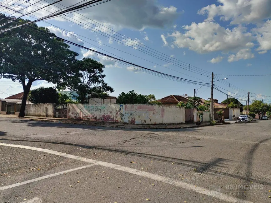 Foto 7 de Terreno / Lote à venda e para alugar, 247m2 em Londrina - PR