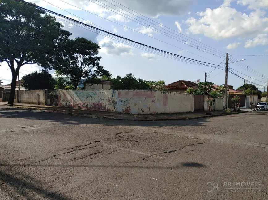 Foto 8 de Terreno / Lote à venda e para alugar, 247m2 em Londrina - PR