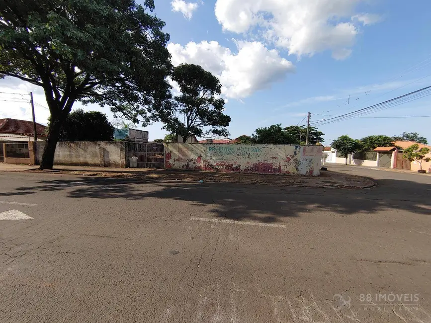 Foto 5 de Terreno / Lote à venda e para alugar, 247m2 em Londrina - PR