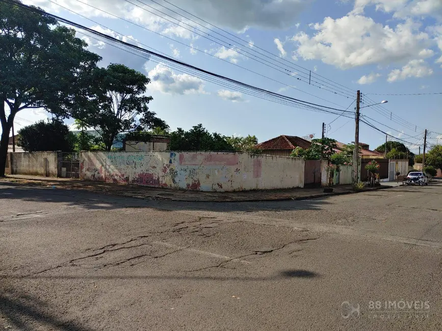 Foto 1 de Terreno / Lote à venda e para alugar, 247m2 em Londrina - PR
