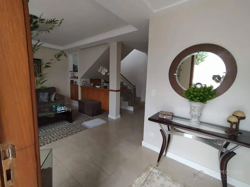 Sobrado com 4 quartos à venda, 306m2 em Parque Jamaica, Londrina - PR - imagem 3 Foto 3 de Sobrado com 4 quartos à venda, 306m2 em Parque Jamaica, Londrina - PR