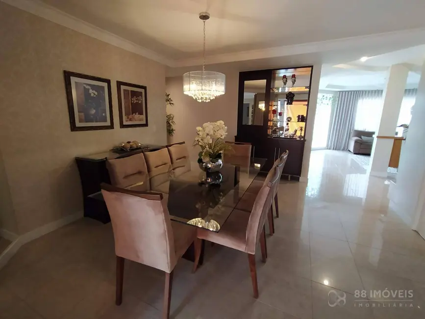 Sobrado com 4 quartos à venda, 306m2 em Parque Jamaica, Londrina - PR - imagem 9 Foto 9 de Sobrado com 4 quartos à venda, 306m2 em Parque Jamaica, Londrina - PR