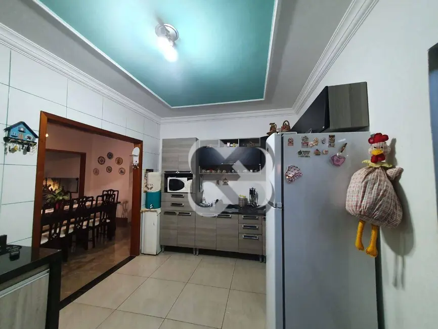 Casa com 3 quartos à venda, 336m2 em Coliseu, Londrina - PR - imagem 7 Foto 7 de Casa com 3 quartos à venda, 336m2 em Coliseu, Londrina - PR