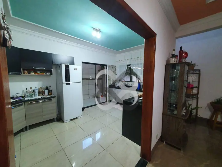 Casa com 3 quartos à venda, 336m2 em Coliseu, Londrina - PR - imagem 8 Foto 8 de Casa com 3 quartos à venda, 336m2 em Coliseu, Londrina - PR