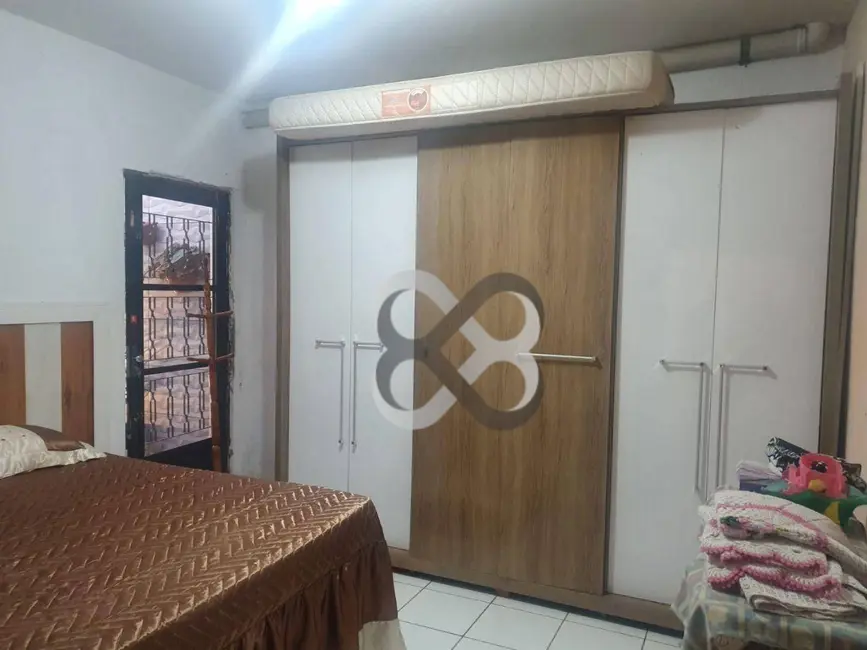 Casa com 3 quartos à venda, 336m2 em Coliseu, Londrina - PR - imagem 9 Foto 9 de Casa com 3 quartos à venda, 336m2 em Coliseu, Londrina - PR