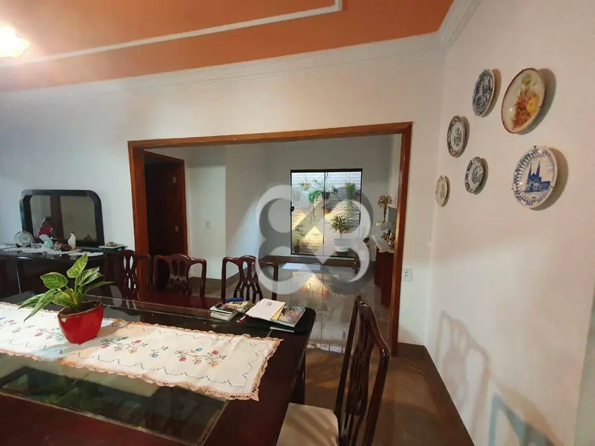 Casa com 3 quartos à venda, 336m2 em Coliseu, Londrina - PR - imagem 5 Foto 5 de Casa com 3 quartos à venda, 336m2 em Coliseu, Londrina - PR