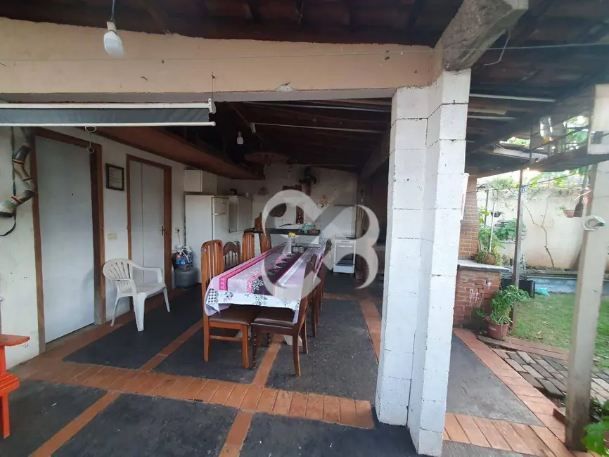 Casa com 3 quartos à venda, 336m2 em Coliseu, Londrina - PR - imagem 3 Foto 3 de Casa com 3 quartos à venda, 336m2 em Coliseu, Londrina - PR