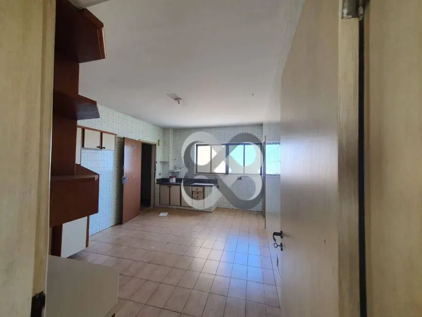 Apartamento com 3 quartos à venda, 194m2 em Centro, Londrina - PR - imagem 8 Foto 8 de Apartamento com 3 quartos à venda, 194m2 em Centro, Londrina - PR