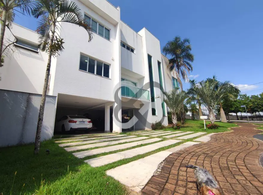 Casa de Condomínio com 3 quartos à venda, 365m2 em Aragarça, Londrina - PR - imagem 4 Foto 4 de Casa de Condomínio com 3 quartos à venda, 365m2 em Aragarça, Londrina - PR