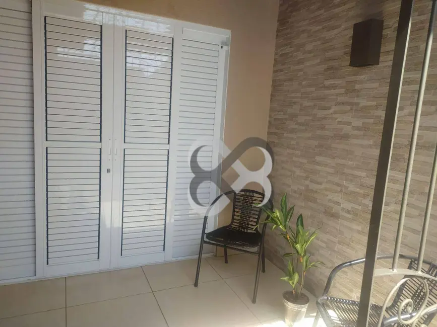 Casa com 3 quartos à venda, 403m2 em Carnascialli, Londrina - PR - imagem 4 Foto 4 de Casa com 3 quartos à venda, 403m2 em Carnascialli, Londrina - PR