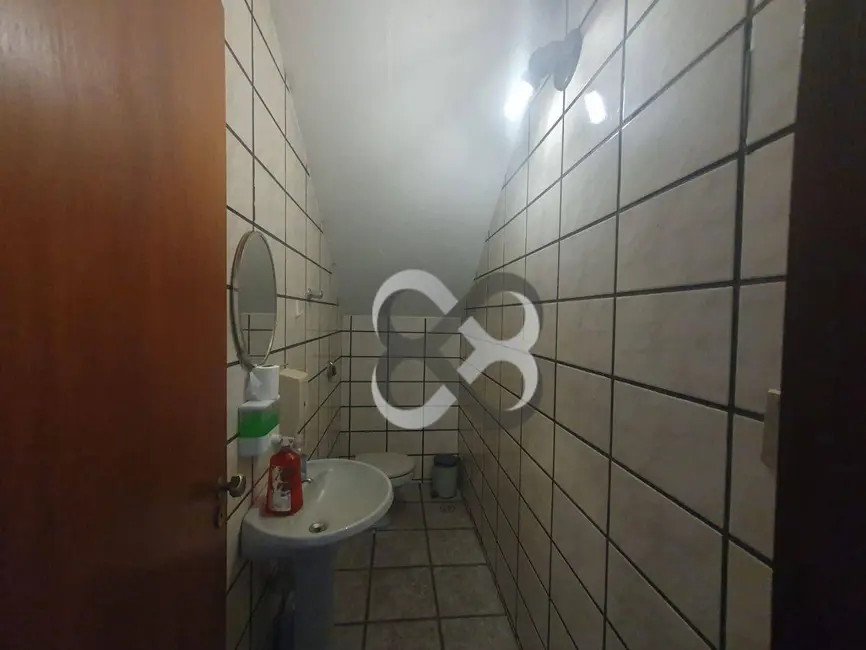 Sobrado com 3 quartos à venda, 560m2 em Operária, Londrina - PR - imagem 8 Foto 8 de Sobrado com 3 quartos à venda, 560m2 em Operária, Londrina - PR