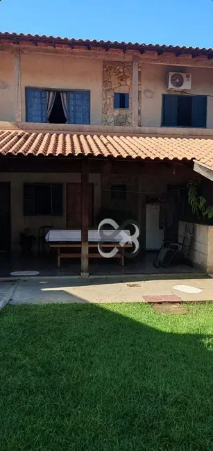 Foto 3 de Casa com 3 quartos à venda, 250m2 em Conjunto Café, Londrina - PR