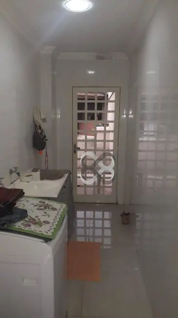 Foto 3 de Sobrado com 3 quartos à venda, 282m2 em Andes, Londrina - PR