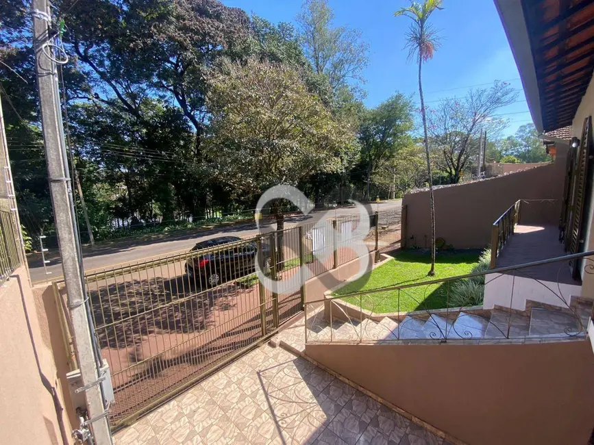 Foto 3 de Casa com 3 quartos à venda, 300m2 em Jardim Presidente, Londrina - PR