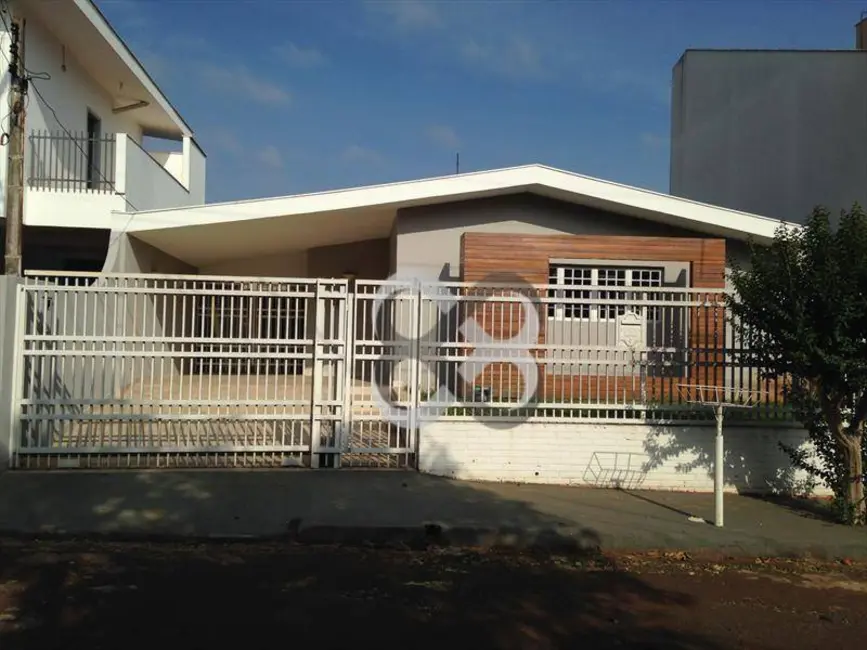 Foto 1 de Casa com 3 quartos para alugar, 340m2 em San Remo, Londrina - PR