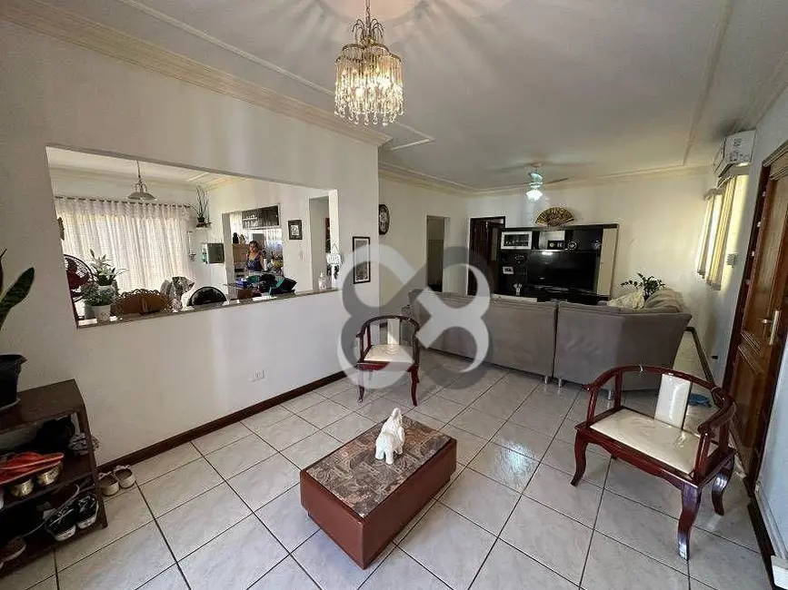 Foto 5 de Casa com 3 quartos para alugar, 390m2 em Santos Dumont, Londrina - PR