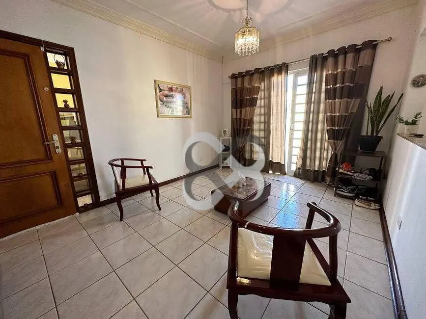 Foto 6 de Casa com 3 quartos para alugar, 390m2 em Santos Dumont, Londrina - PR