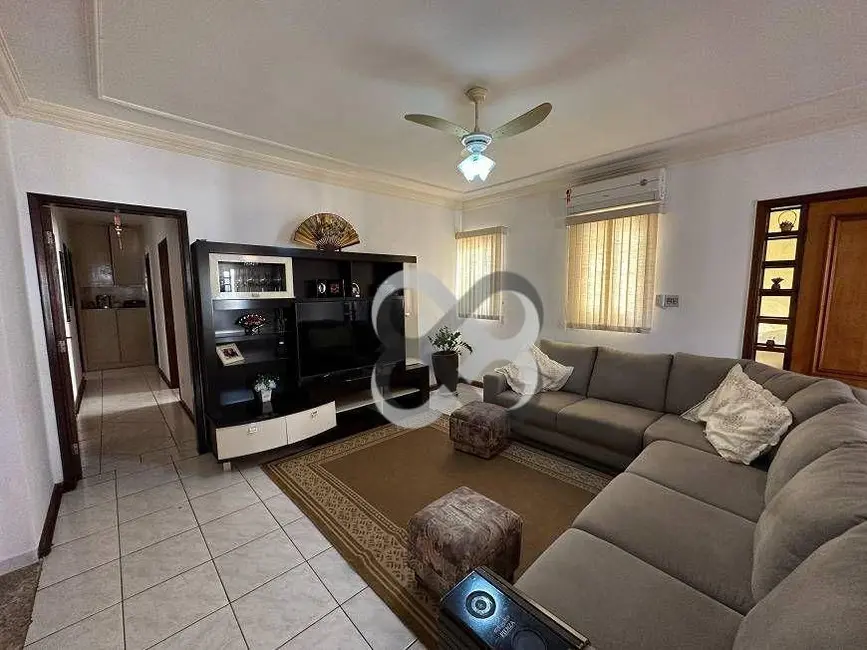 Foto 8 de Casa com 3 quartos para alugar, 390m2 em Santos Dumont, Londrina - PR