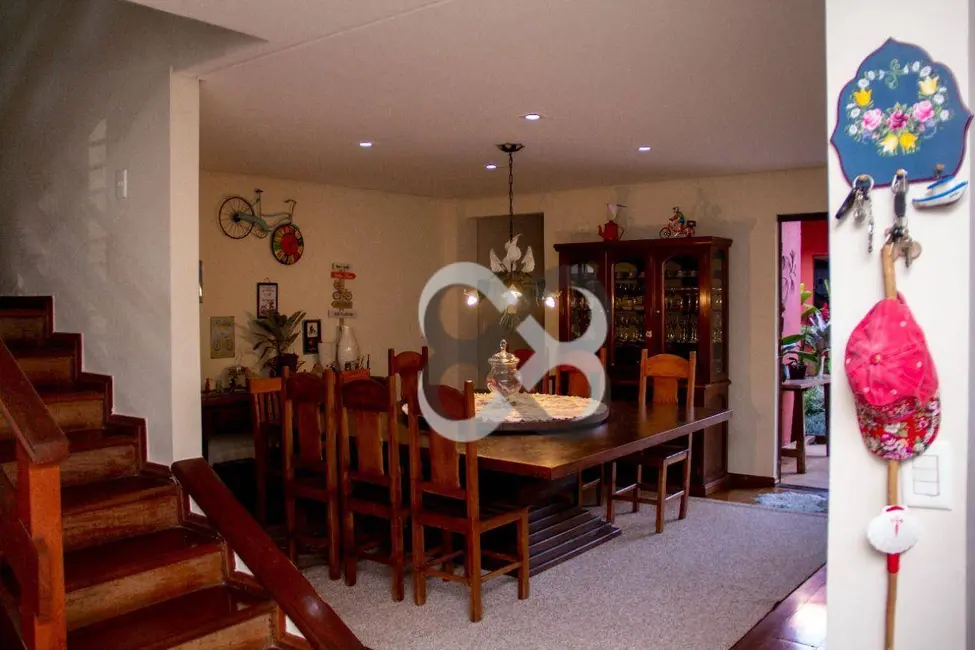 Sobrado com 5 quartos à venda, 370m2 em Jardim Presidente, Londrina - PR - imagem 3 Foto 3 de Sobrado com 5 quartos à venda, 370m2 em Jardim Presidente, Londrina - PR