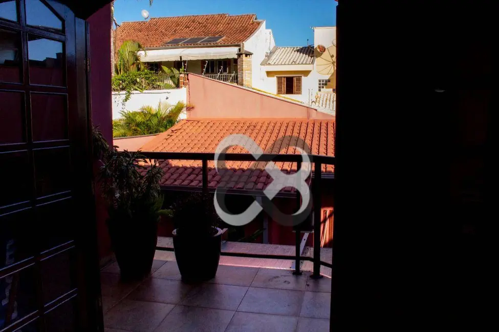 Sobrado com 5 quartos à venda, 370m2 em Jardim Presidente, Londrina - PR - imagem 9 Foto 9 de Sobrado com 5 quartos à venda, 370m2 em Jardim Presidente, Londrina - PR