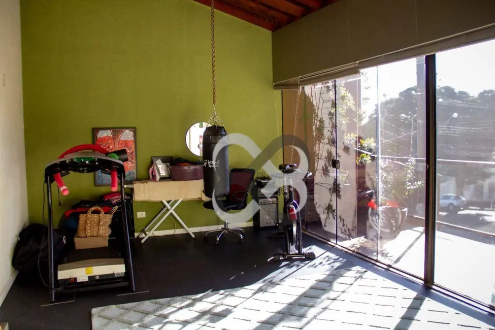 Sobrado com 5 quartos à venda, 370m2 em Jardim Presidente, Londrina - PR - imagem 8 Foto 8 de Sobrado com 5 quartos à venda, 370m2 em Jardim Presidente, Londrina - PR