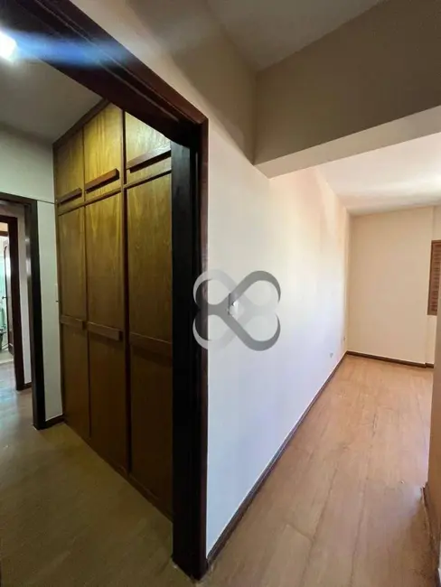 Apartamento com 5 quartos à venda e para alugar, 358m2 em Centro, Londrina - PR - imagem 8 Foto 8 de Apartamento com 5 quartos à venda e para alugar, 358m2 em Centro, Londrina - PR