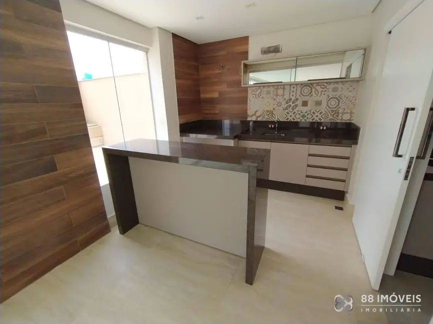 Apartamento com 5 quartos à venda e para alugar, 358m2 em Centro, Londrina - PR - imagem 4 Foto 4 de Apartamento com 5 quartos à venda e para alugar, 358m2 em Centro, Londrina - PR