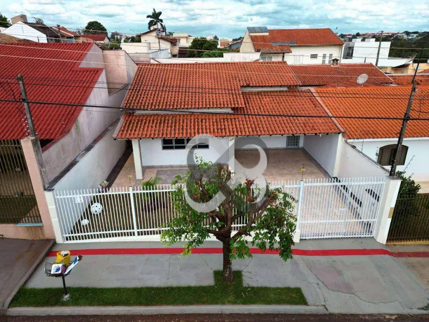 Foto 1 de Casa com 3 quartos à venda, 300m2 em Jardim Oscavo Santos, Londrina - PR
