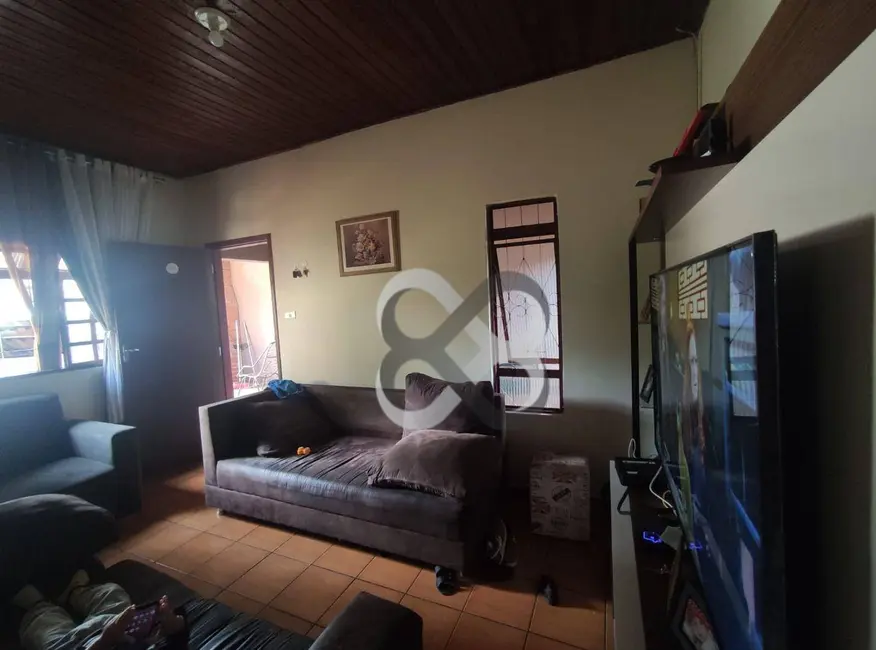 Casa com 3 quartos à venda, 250m2 em Leonor, Londrina - PR - imagem 3 Foto 3 de Casa com 3 quartos à venda, 250m2 em Leonor, Londrina - PR